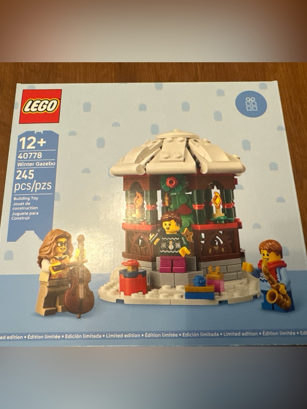 LEGO Winter Gazebo - White, Red, Green new factory sealed
